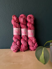 Amore! Muchas Gracias.. - Gaia: 85% Superwash Merino 15% Donegal Nep - DK