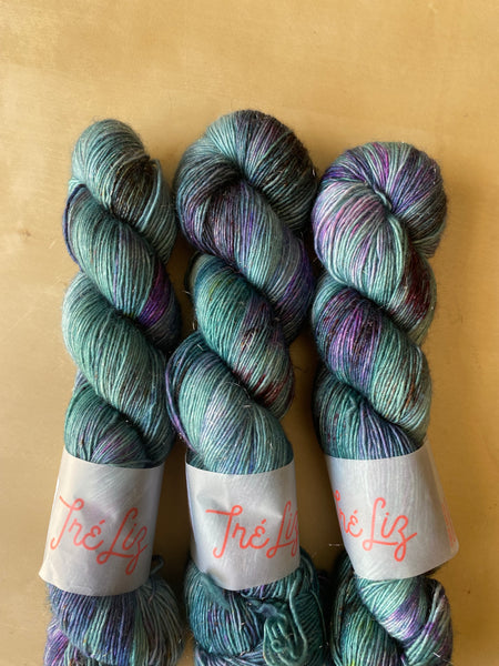 Too good for sharing - Eros - 95% Superwash Merino 5% Silver Stellina  - Single Fingering