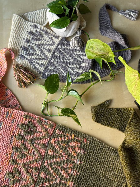 Pre-order “Nivalis” scarf by Teti Lutsak