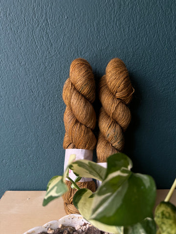 Le Louvre - Yama: 70% Superwash Merino 20% Yak 10% Nylon - Sock