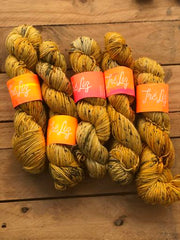 Albus Dumbledore - Gaia: 85% Superwash Merino 15% Donegal Nep - DK